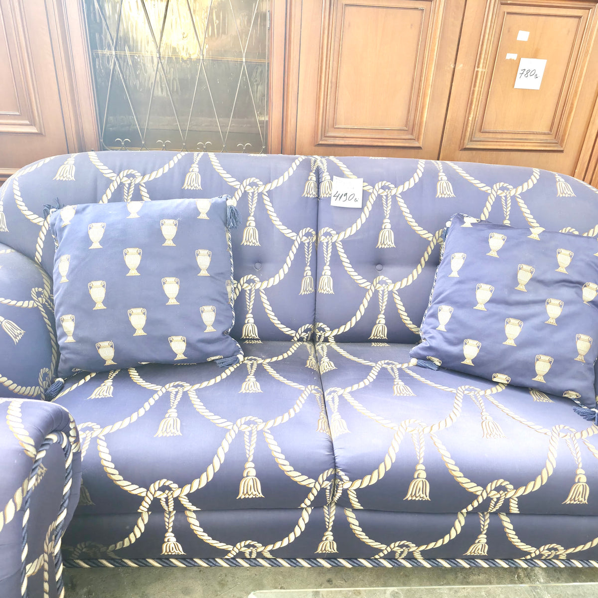 Set Living Clasic din Lemn Masiv – 2 Canapele și 2 Fotolii, Tapițerie Albastră cu Broderie Aurie