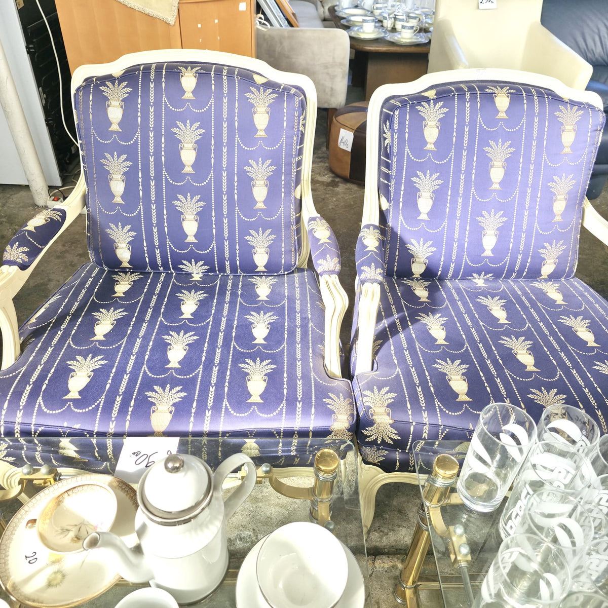 Set Living Clasic din Lemn Masiv – 2 Canapele și 2 Fotolii, Tapițerie Albastră cu Broderie Aurie