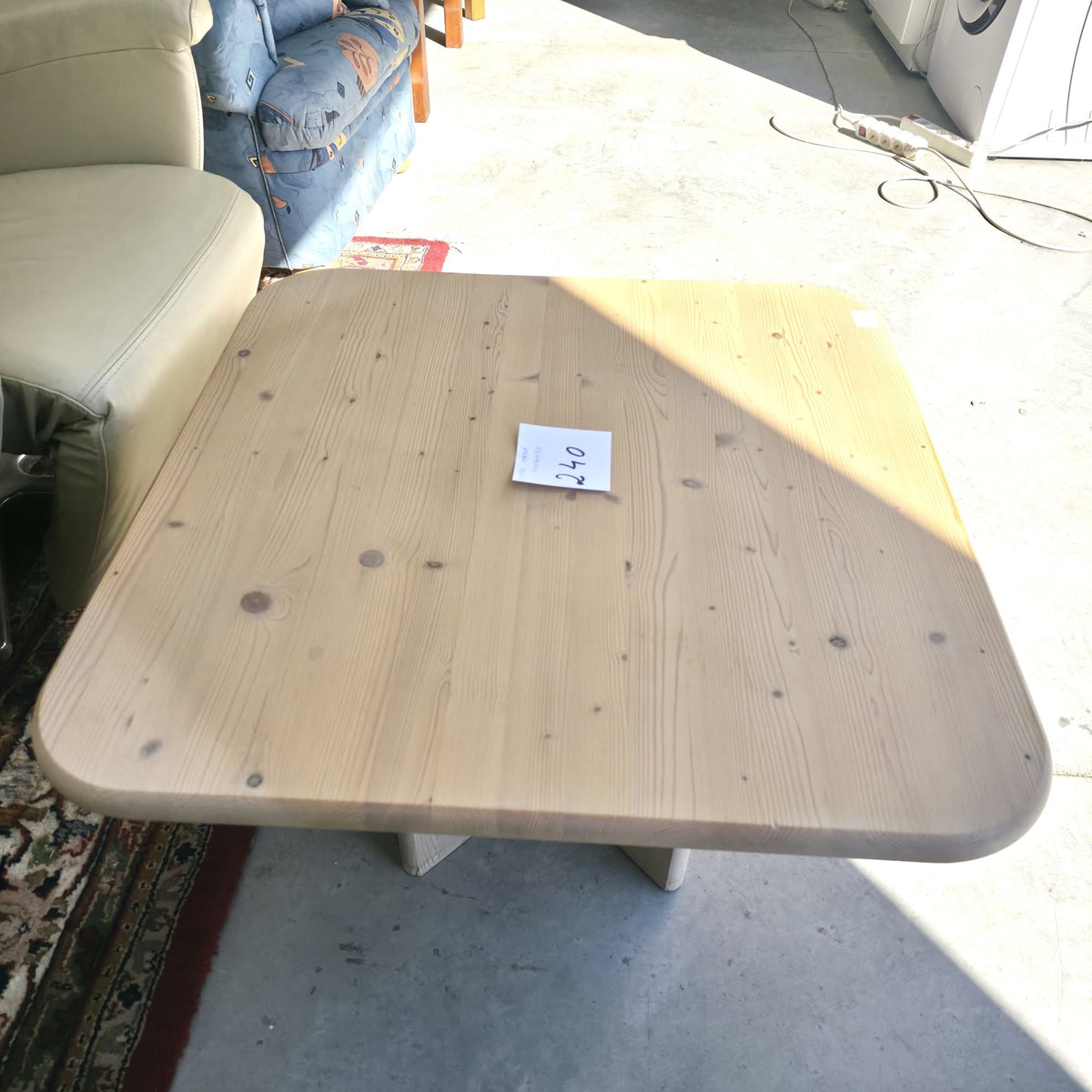 Masă de Cafea din Lemn Masiv de Brad – 74 × 74 × 50 cm
