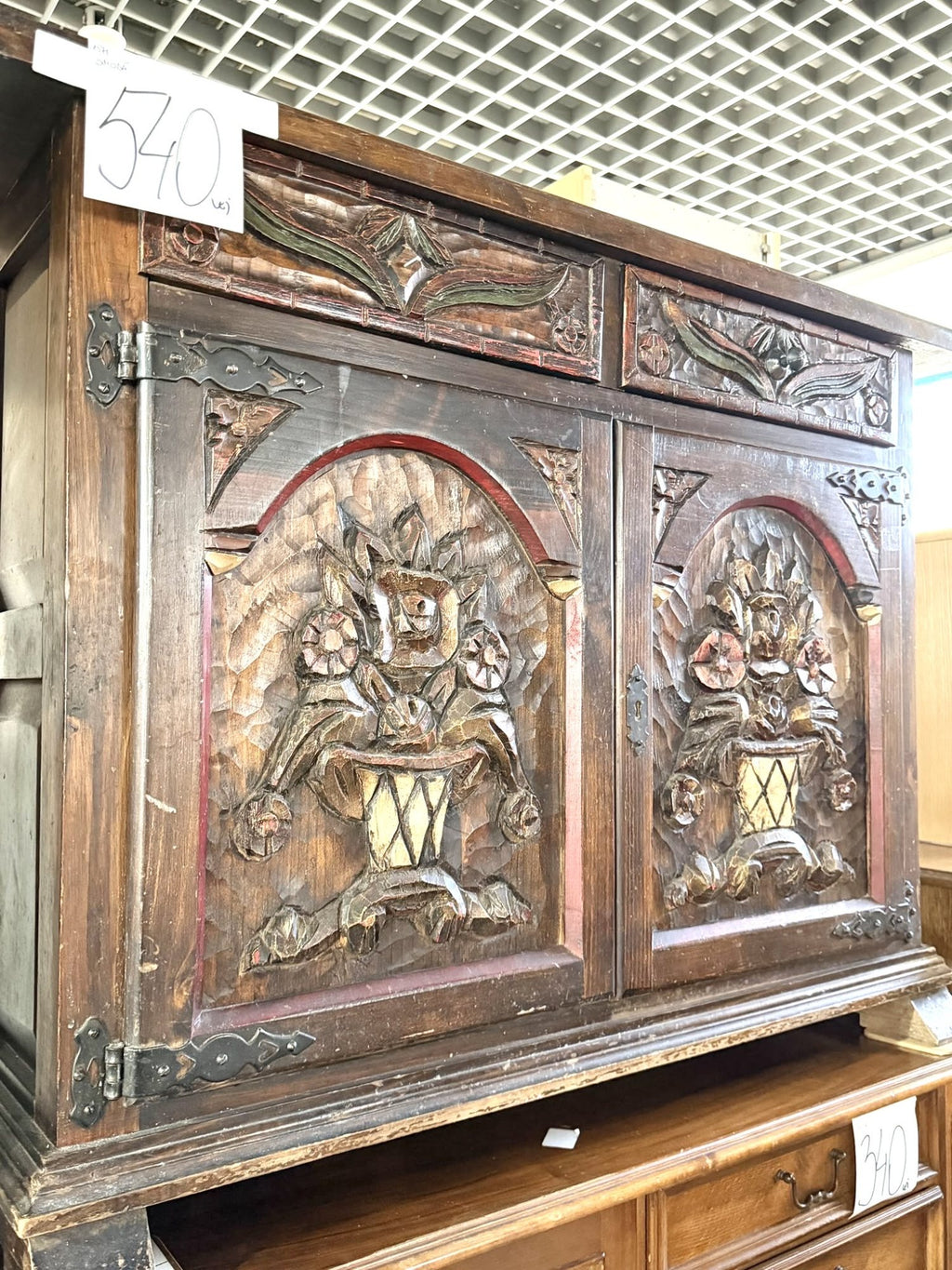 Comodă din Lemn cu Uși Sculptate Manual – 100 × 33 × 75 cm