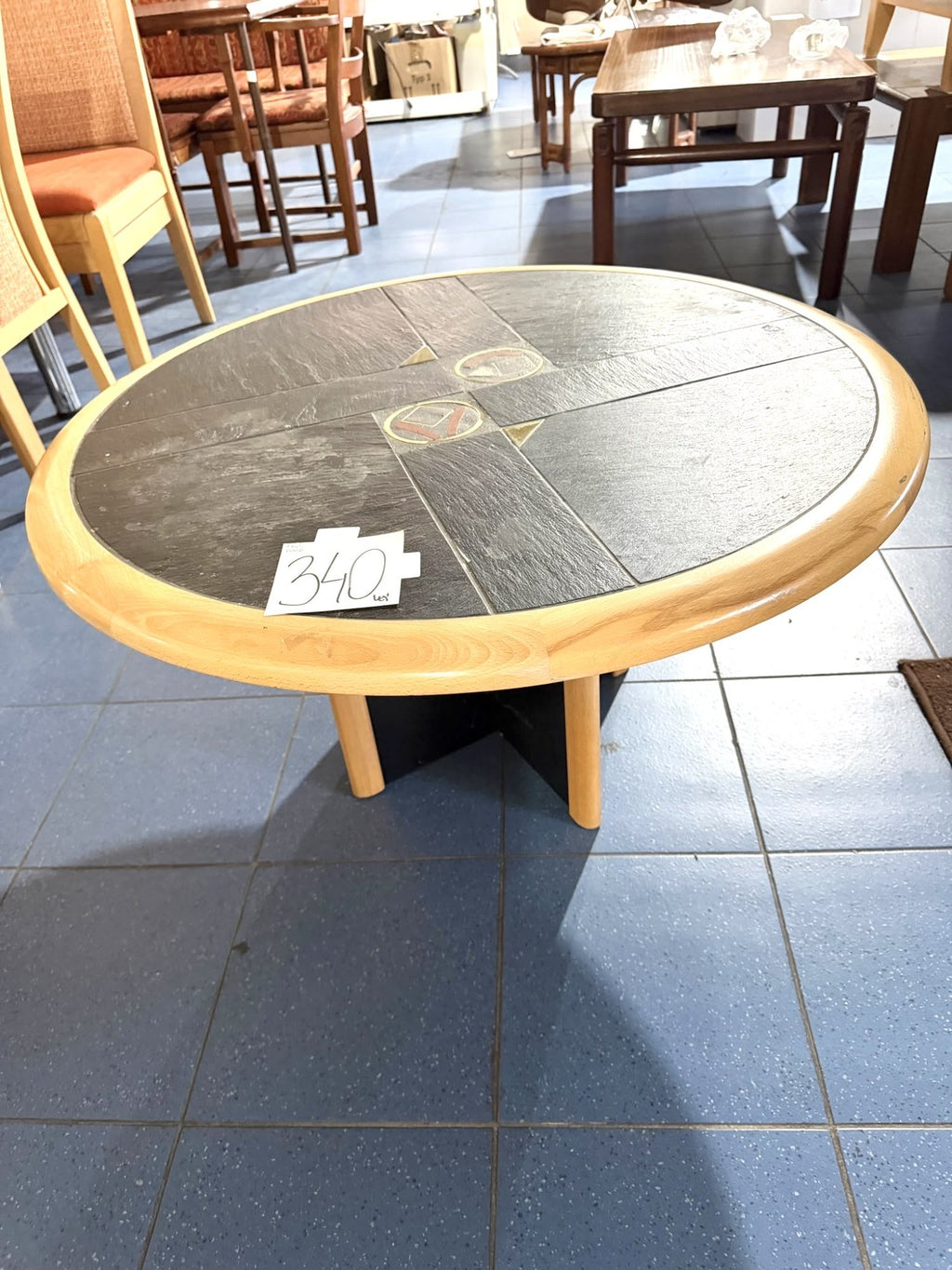 Masă de Cafea Rotundă din Lemn Masiv cu Blat din Ceramică – Ø90 × 50 cm