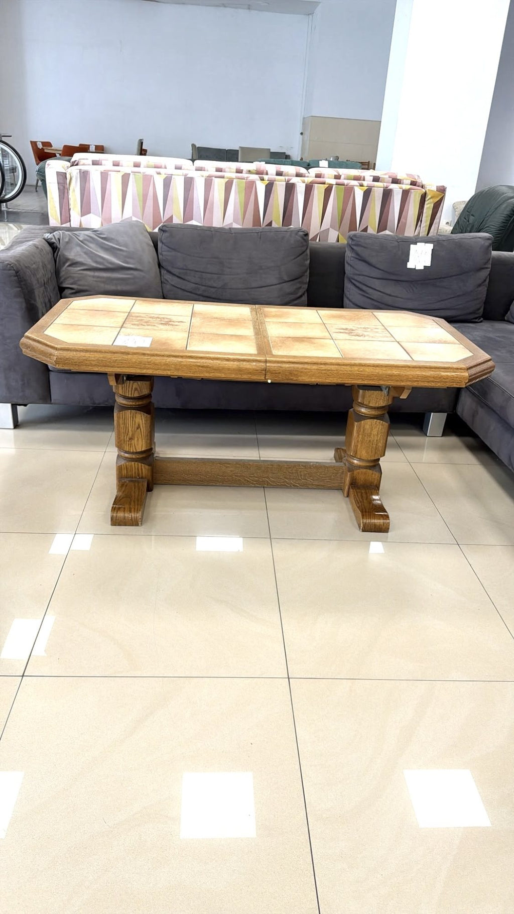 Masă de Cafea Extensibilă din Lemn Masiv, cu Înălțime Reglabilă și Blat din Ceramică – 136 × 74 × 60 cm