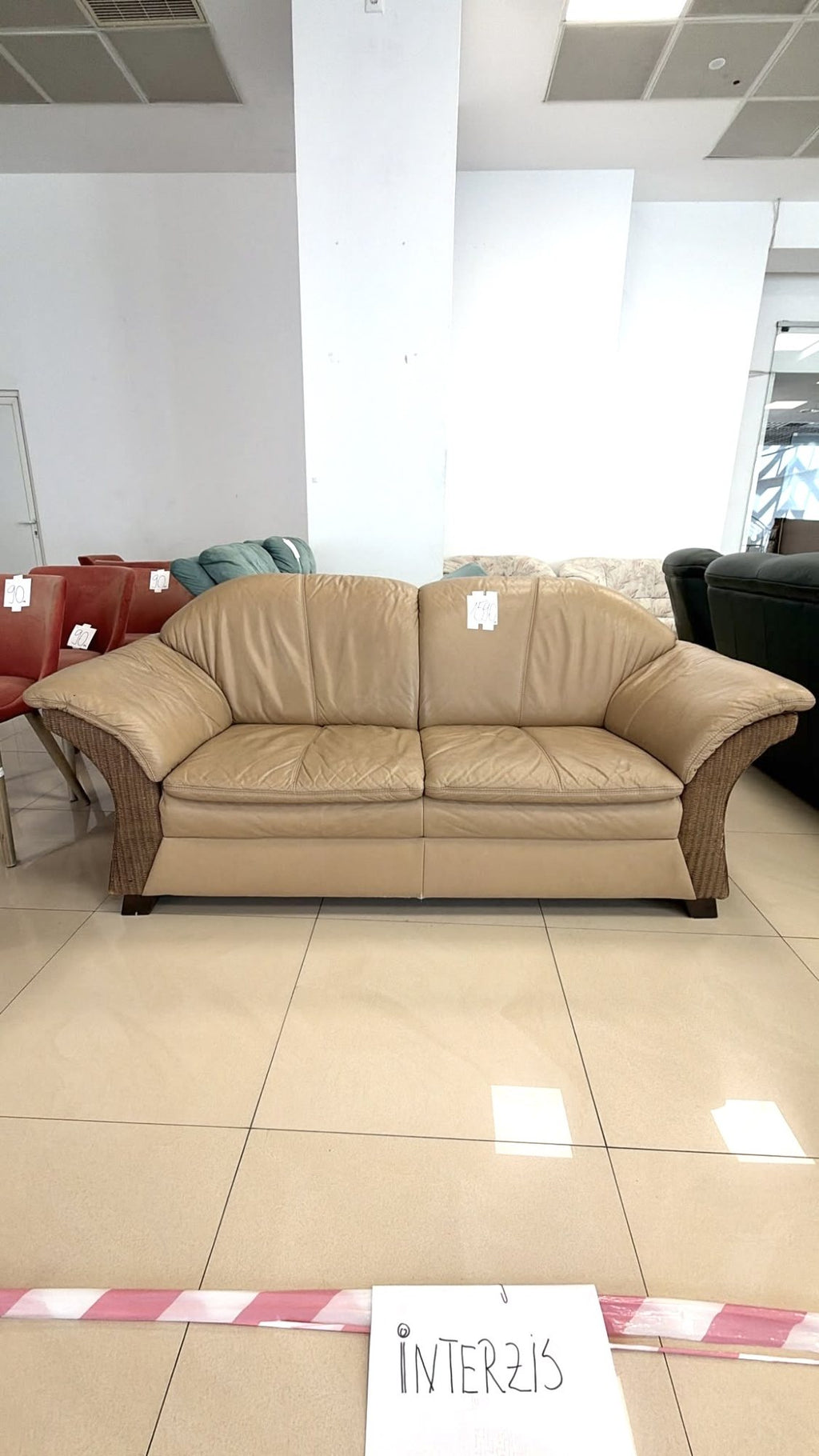 Canapea 3 Locuri din Piele Naturală Bej cu Brațe din Ratan Împletit – 190 × 85 × 85 cm