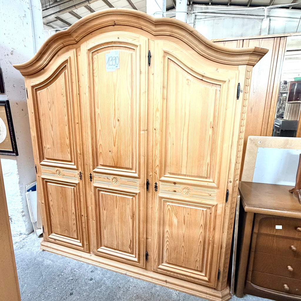 Dulap din Lemn Masiv de Brad cu 3 Uși – 190 × 63 × 196 cm