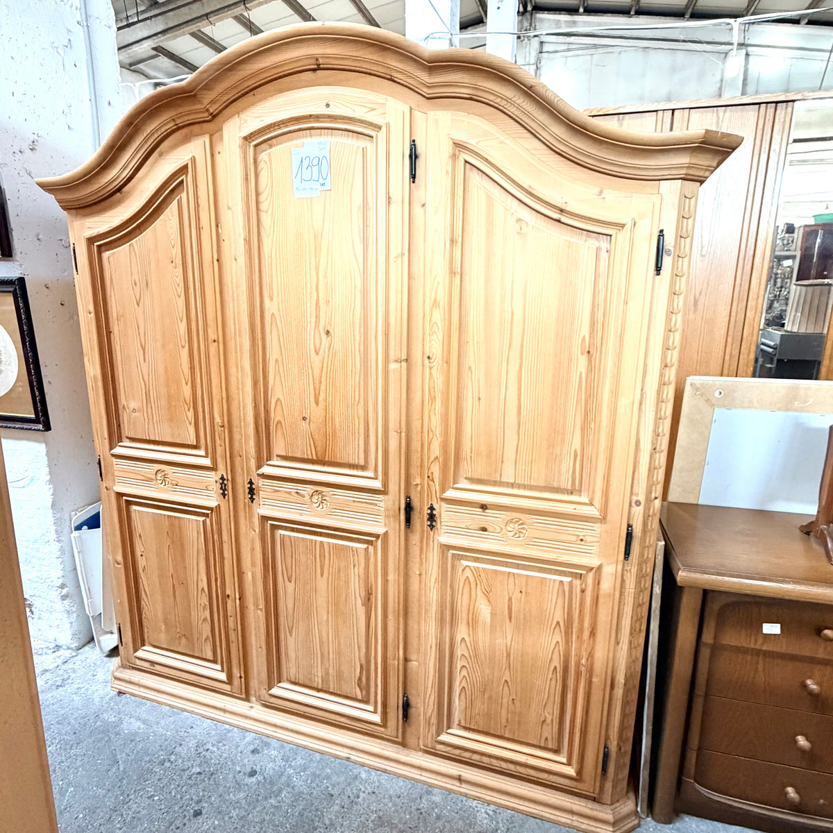 Dulap din Lemn Masiv de Brad cu 3 Uși – 190 × 63 × 196 cm