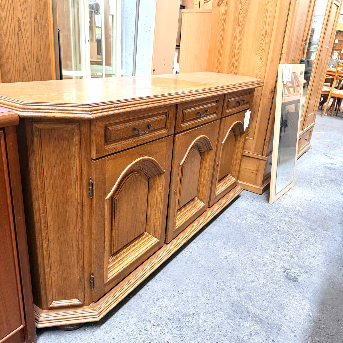 Comodă din Lemn cu 3 Uși și 3 Sertare – 170 × 44 × 81 cm