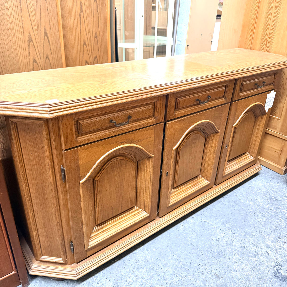 Comodă din Lemn cu 3 Uși și 3 Sertare – 170 × 44 × 81 cm