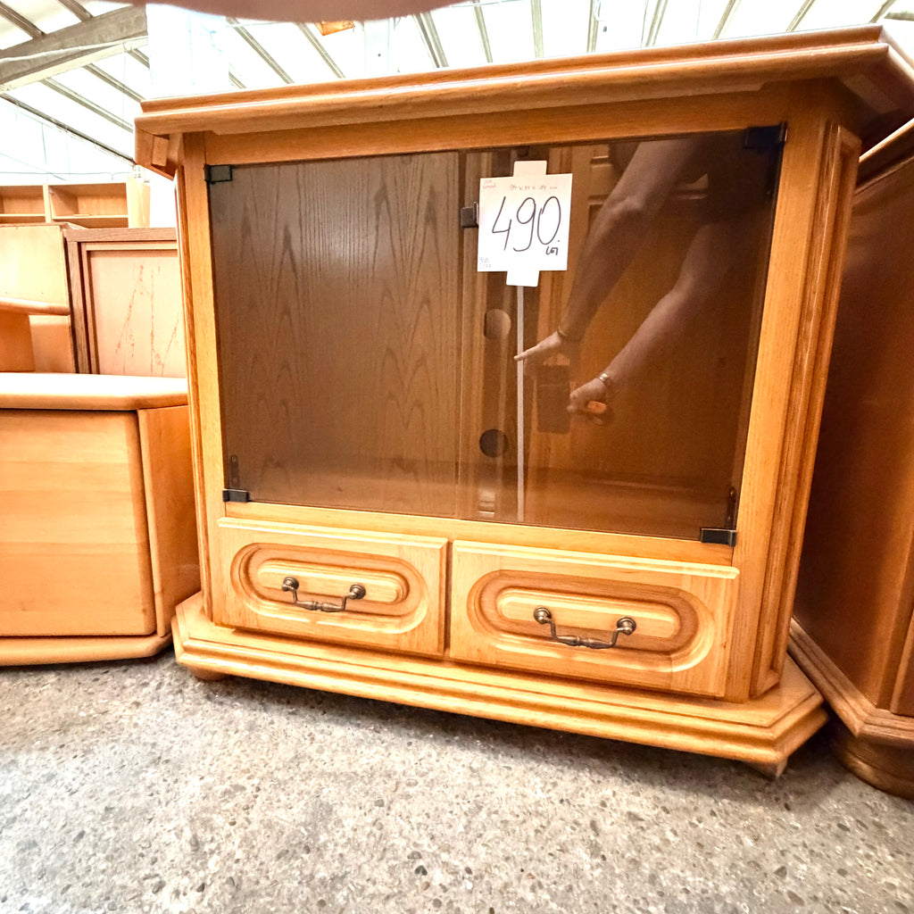 Comodă din Lemn cu 2 Uși din Sticlă și 2 Sertare – 94 × 44 × 79 cm