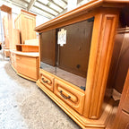 Comodă din Lemn cu 2 Uși din Sticlă și 2 Sertare – 94 × 44 × 79 cm