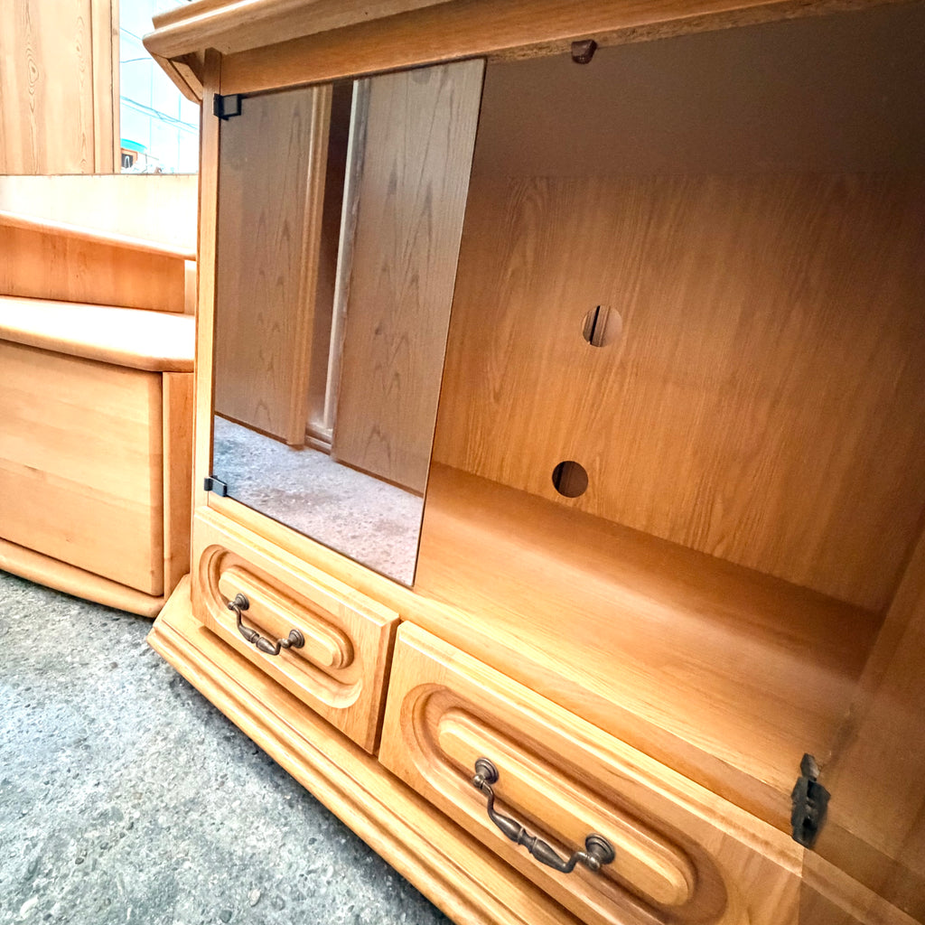 Comodă din Lemn cu 2 Uși din Sticlă și 2 Sertare – 94 × 44 × 79 cm