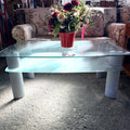 Masă de Cafea din Sticlă cu Picioare Metalice – 110 × 65 × 44 cm