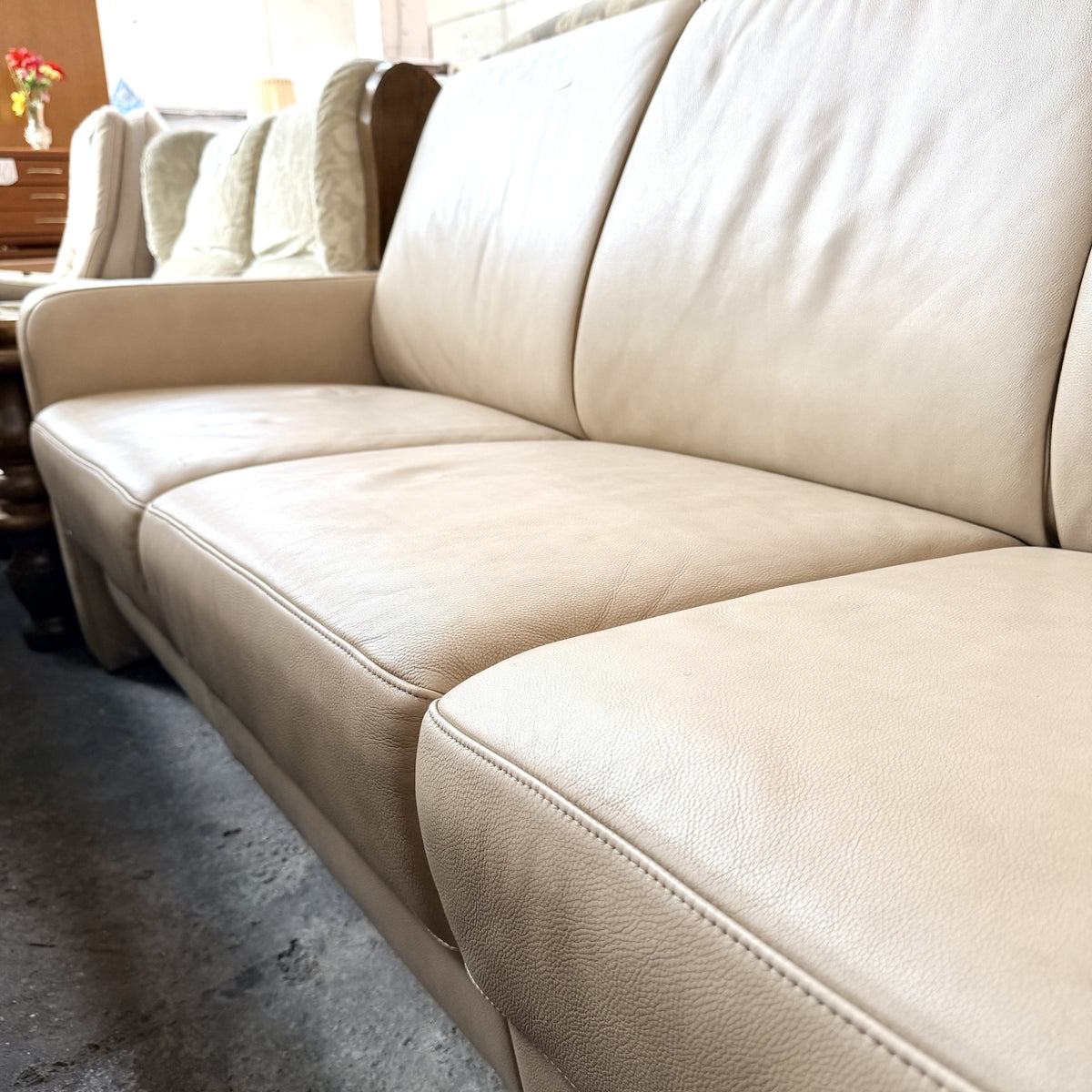 Canapea din Piele Bej, 3 Locuri – 198 × 86 × 85 cm