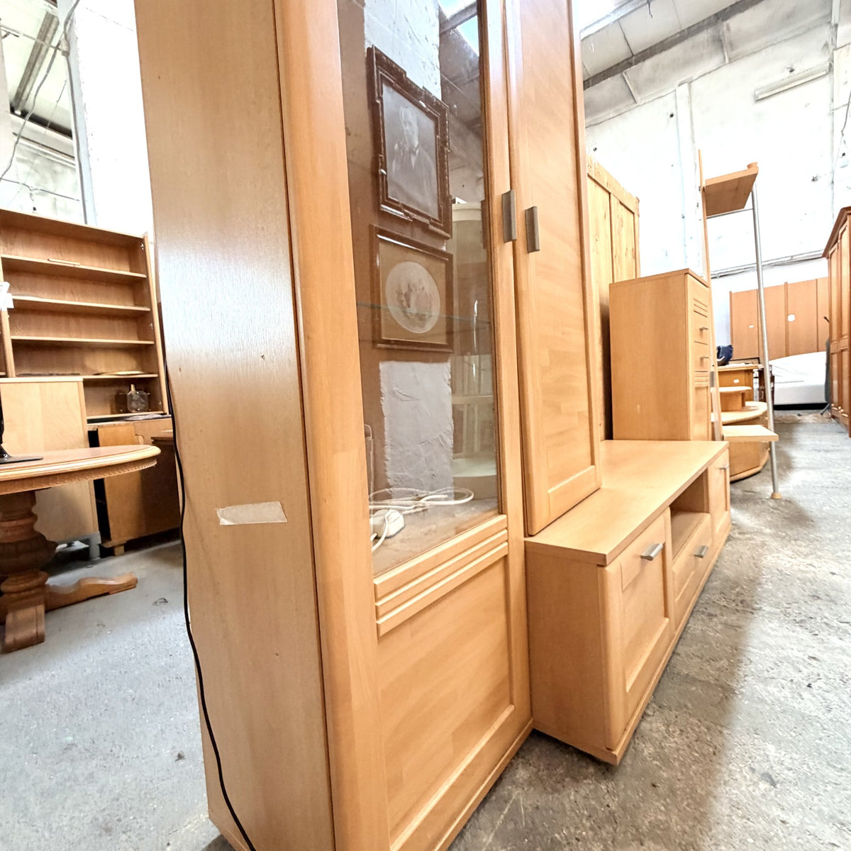 Bibliotecă cu Uși din Lemn și Sticlă – 260 × 55 × 205 cm