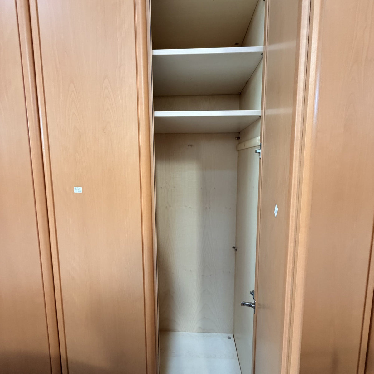 Dulap cu 6 Uși, Cadru din PAL Melaminat și Uși din Lemn – 300 × 60 × 223 cm