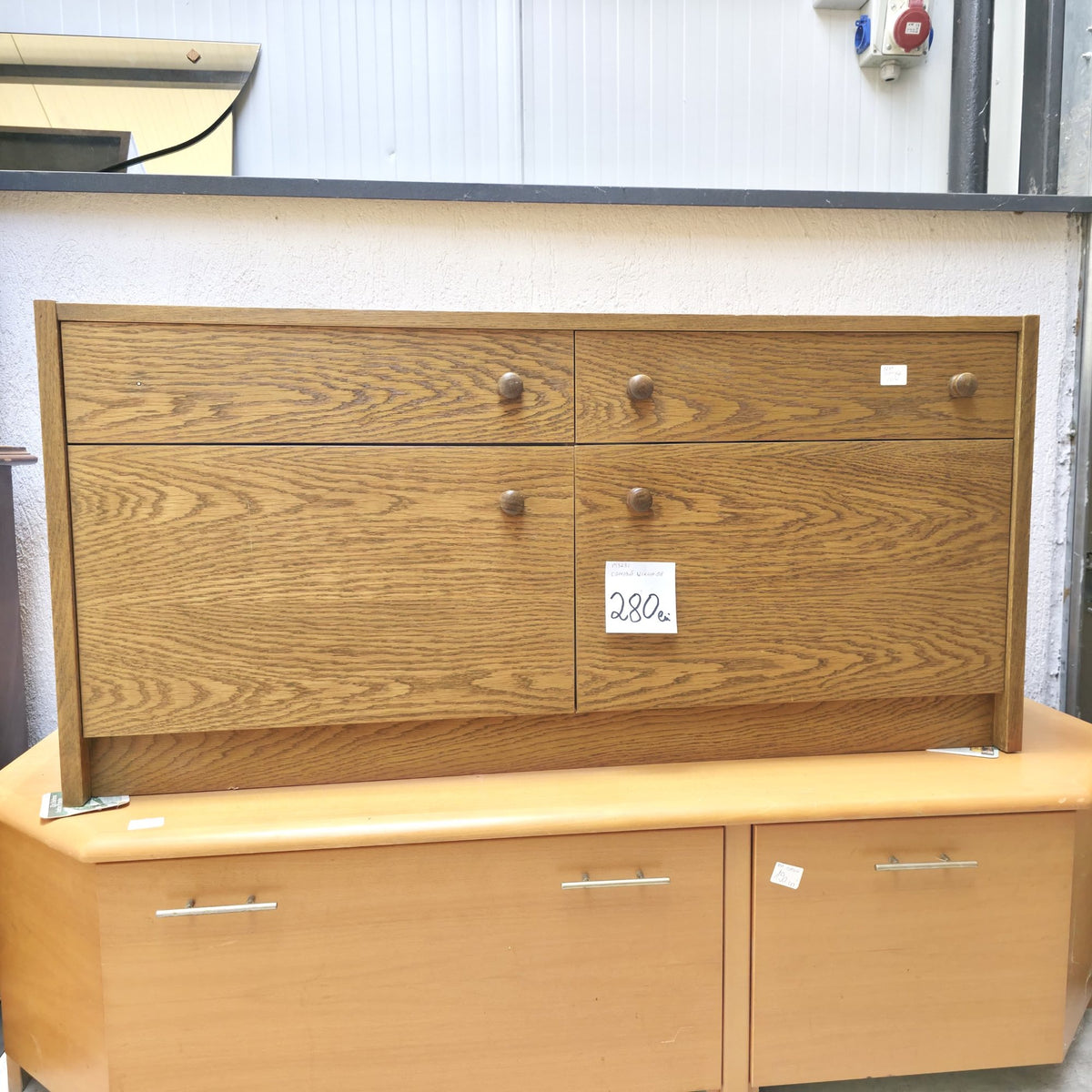 Comodă din PAL Melaminat cu 2 Uși și 2 Sertare – 121 × 41 × 58 cm