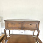 Comodă din Lemn cu 2 Sertare și Picioare Stil Lebădă – 86 × 36 × 56 cm