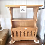 Masă Laterală din Lemn cu Suport pentru Ziare – 55 × 32 × 66 cm