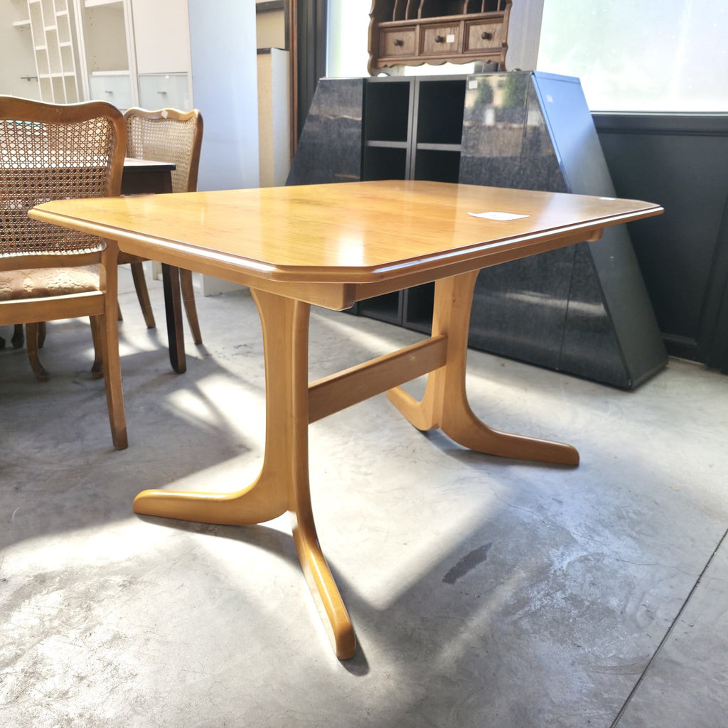 Masă de Dining din Lemn – 125 × 85 × 72 cm