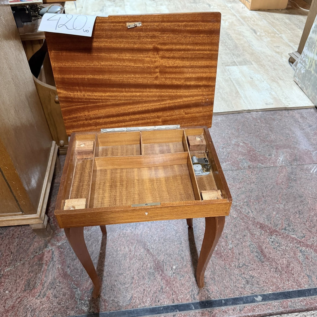 Măsuță de Cafea Muzicală din Lemn cu Intarsie – 37 × 27 × 44 cm