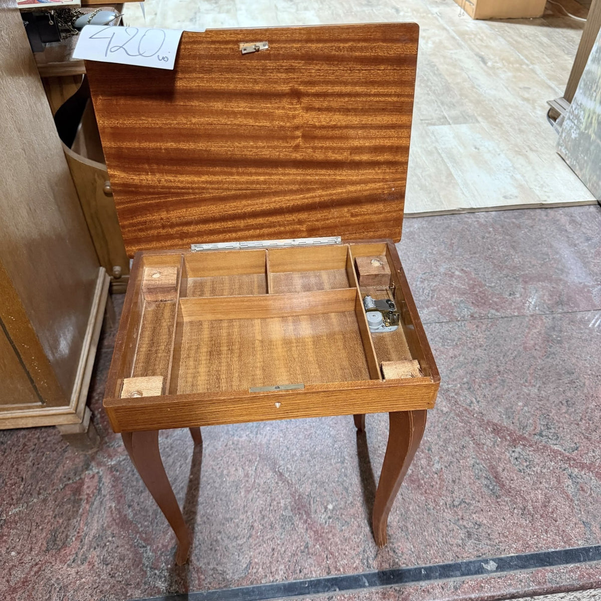 Măsuță de Cafea Muzicală din Lemn cu Intarsie – 37 × 27 × 44 cm