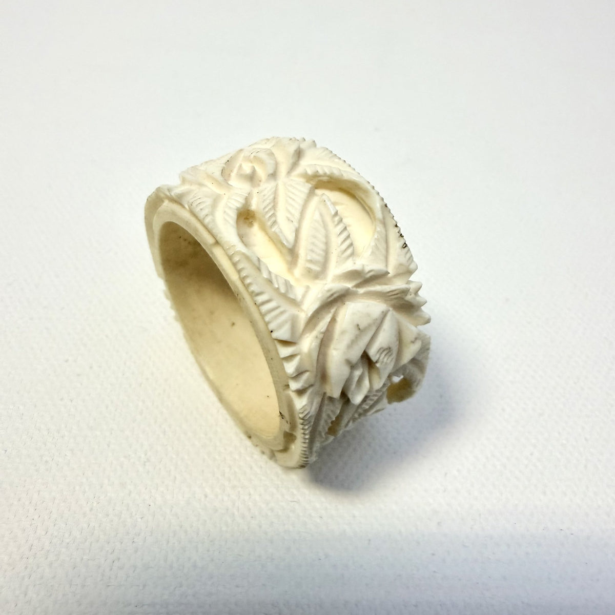 Set 5 Inele pentru Șervețele Sculptate în Os – Ø4 × 2 cm