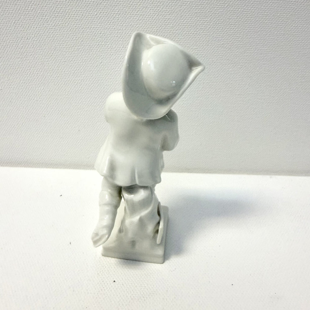 Bibelou din Porțelan Fin KPM – Figură Zodiacală, Copil – cca. 1900 – 4 × 5 × 11 cm