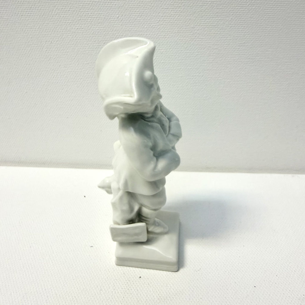 Bibelou din Porțelan Fin KPM – Figură Zodiacală, Copil – cca. 1900 – 4 × 5 × 11 cm
