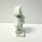 Bibelou din Porțelan Fin KPM – Figură Zodiacală, Copil – cca. 1900 – 4 × 5 × 11 cm