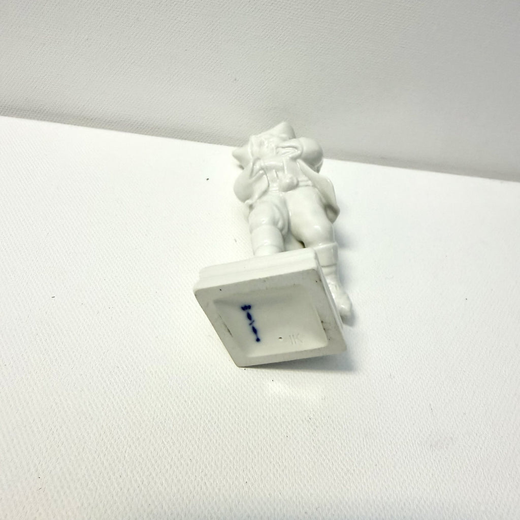 Bibelou din Porțelan Fin KPM – Figură Zodiacală, Copil – cca. 1900 – 4 × 5 × 11 cm