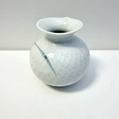Vază din Porțelan Fin Meissen, Lucrată și Pictată Manual – Ø9 × 9 cm