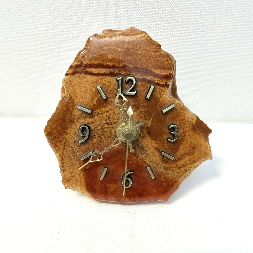 Ceas Quartz din Granit cu Cifre și Limbi Aurii – 10 × 7 × 10 cm