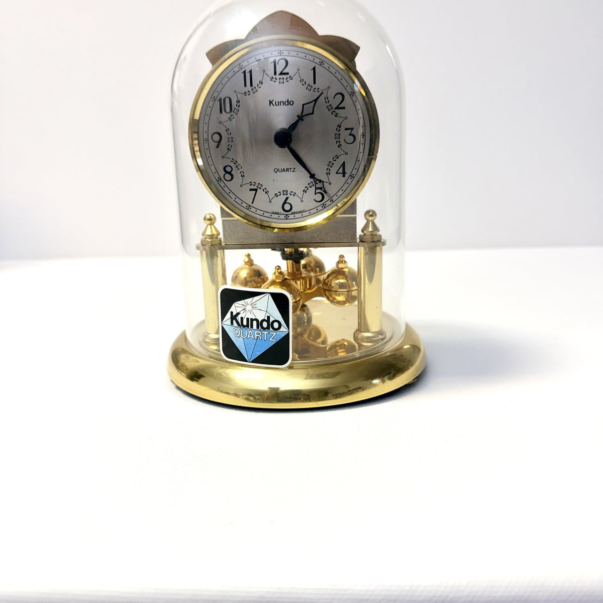 Ceas Quartz Kundo Auriu cu Cupolă Transparentă – Ø12,5 × 17,5 cm