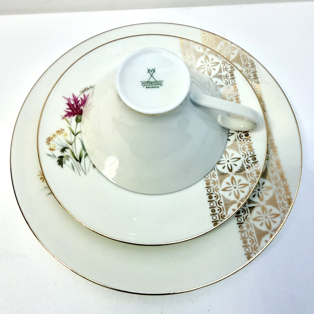 Set 3 Piese din Porțelan – Ceașcă + Farfuriuță Mică + Farfurie Mare
