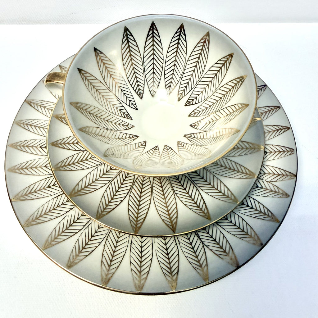 Set de Servire din Porțelan, 3 Piese – Ceașcă cu Farfurioară și Farfurie