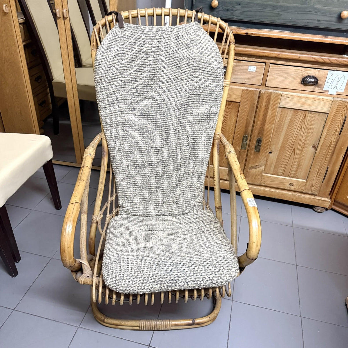 Fotoliu din Bambus Natural cu Pernă Tapițată în Stofă – 80 × 80 × 100 cm