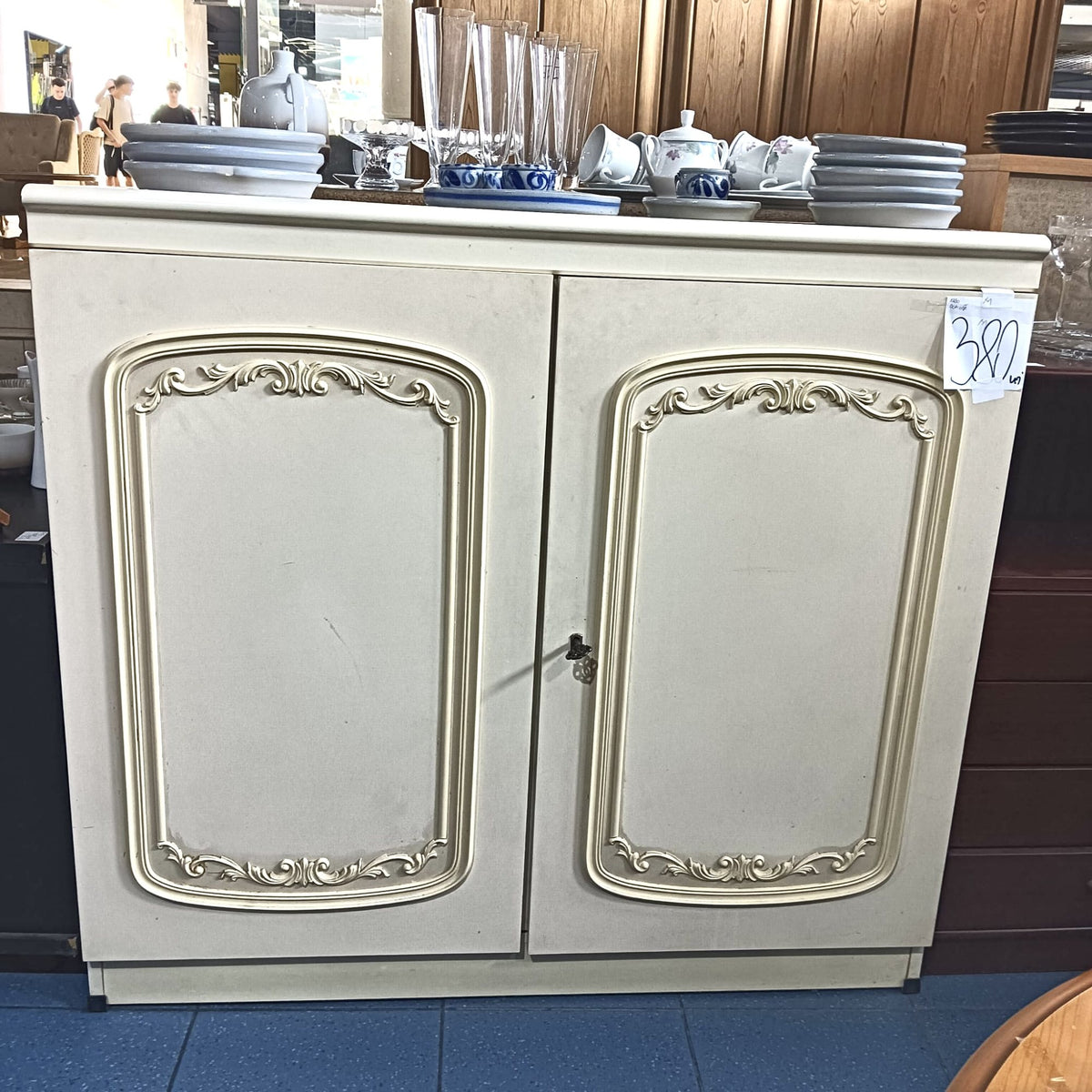 Comodă din Lemn Alb Antichizat – 165 × 38 × 98 cm