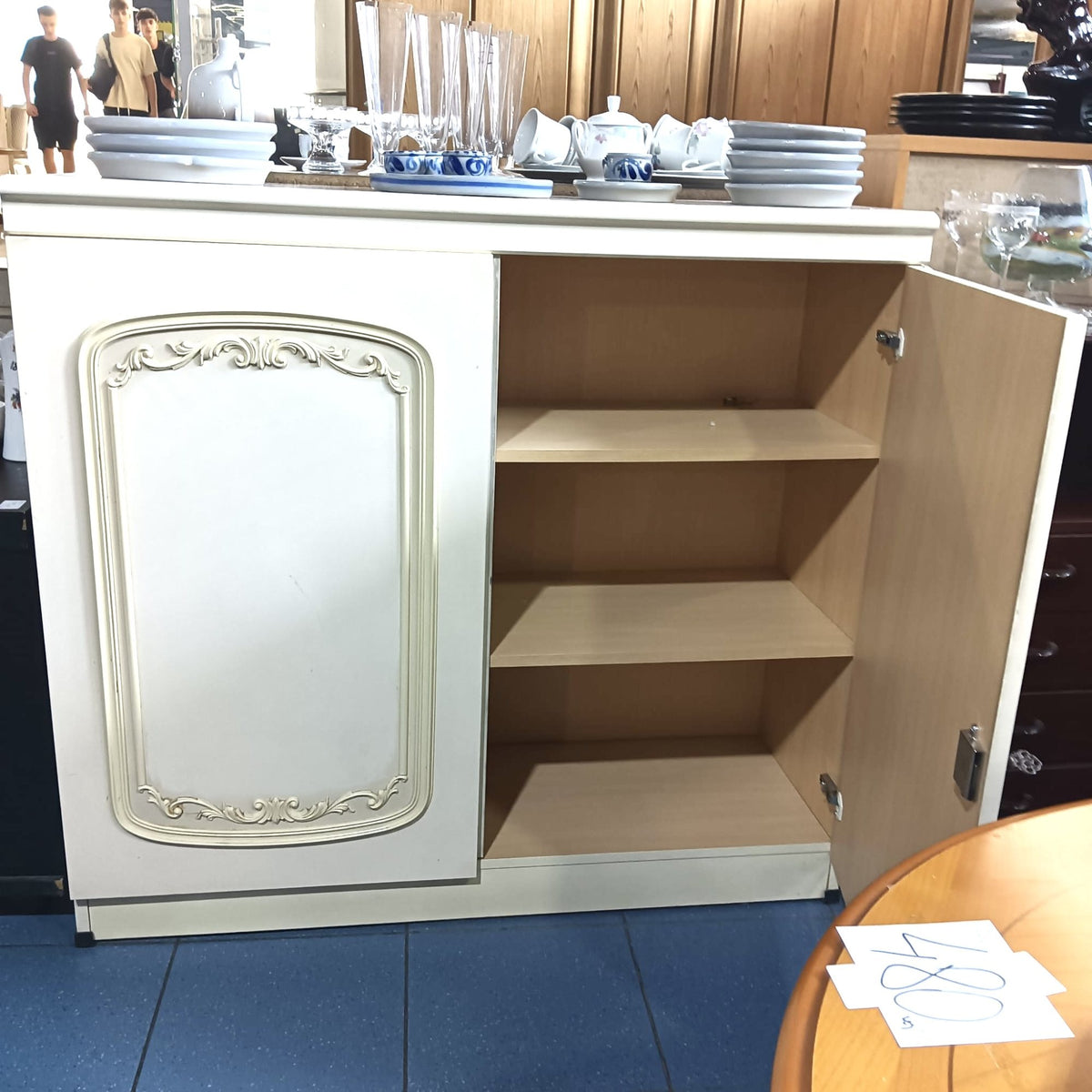 Comodă din Lemn Alb Antichizat – 165 × 38 × 98 cm