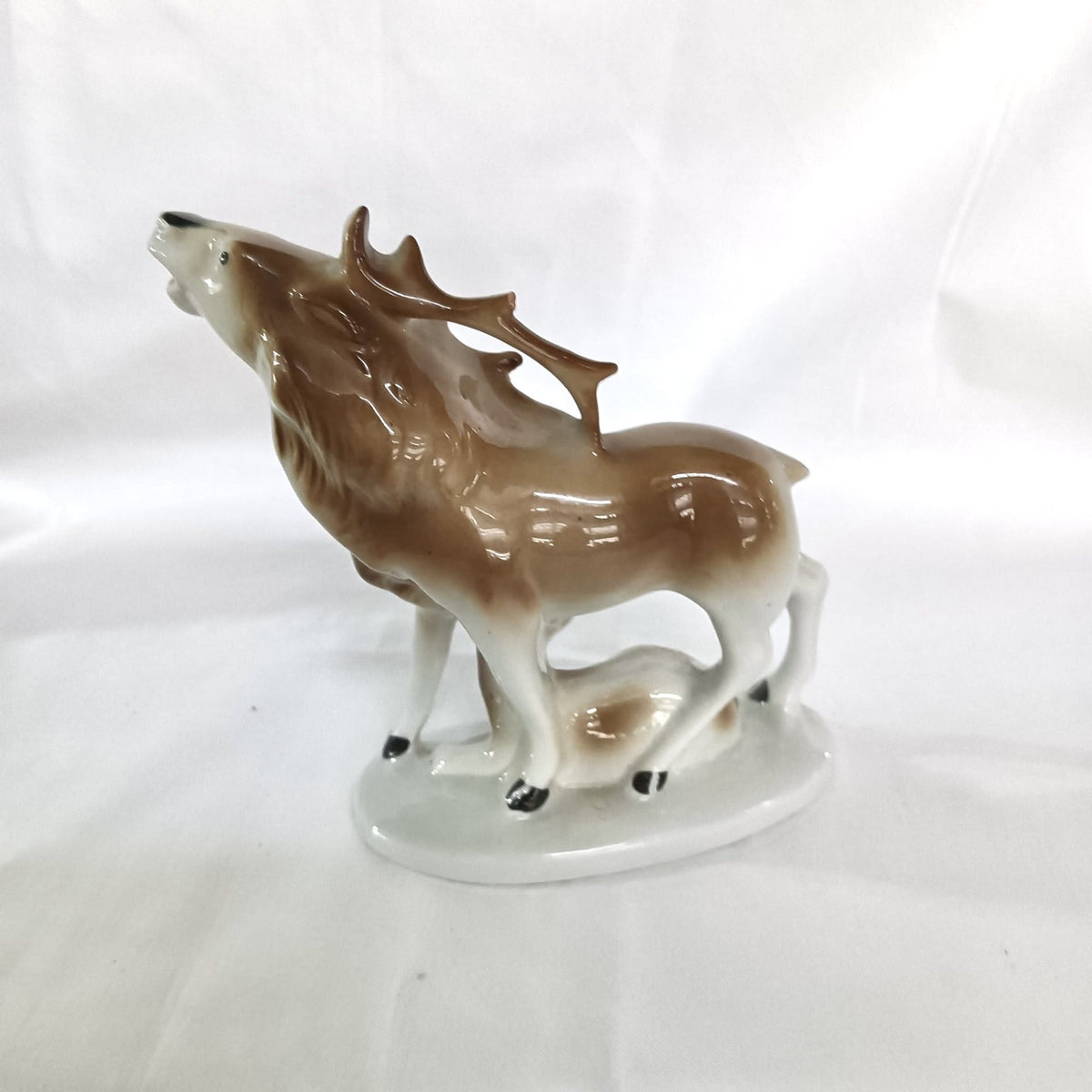 Bibelou din Porțelan în Formă de Cerb – 10 × 5 × 13 cm