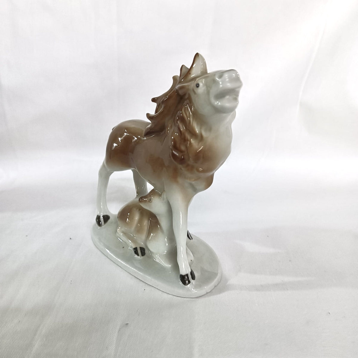 Bibelou din Porțelan în Formă de Cerb – 10 × 5 × 13 cm