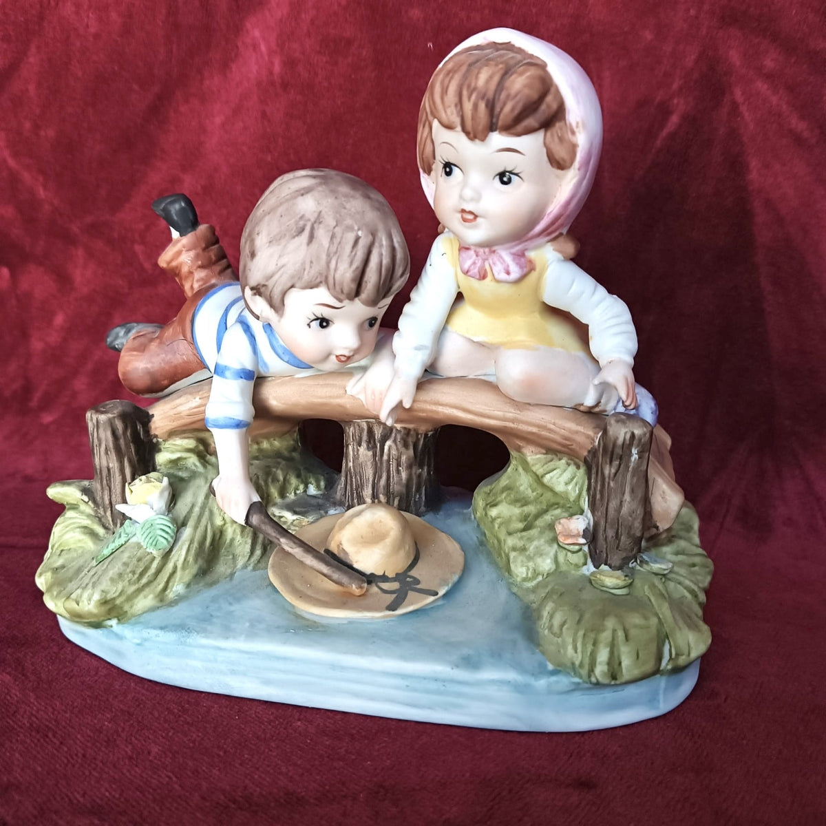 Bibelou Vintage din Porțelan Fin – 14 × 9 × 12 cm